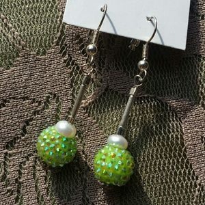 NIB sparkly green earrings